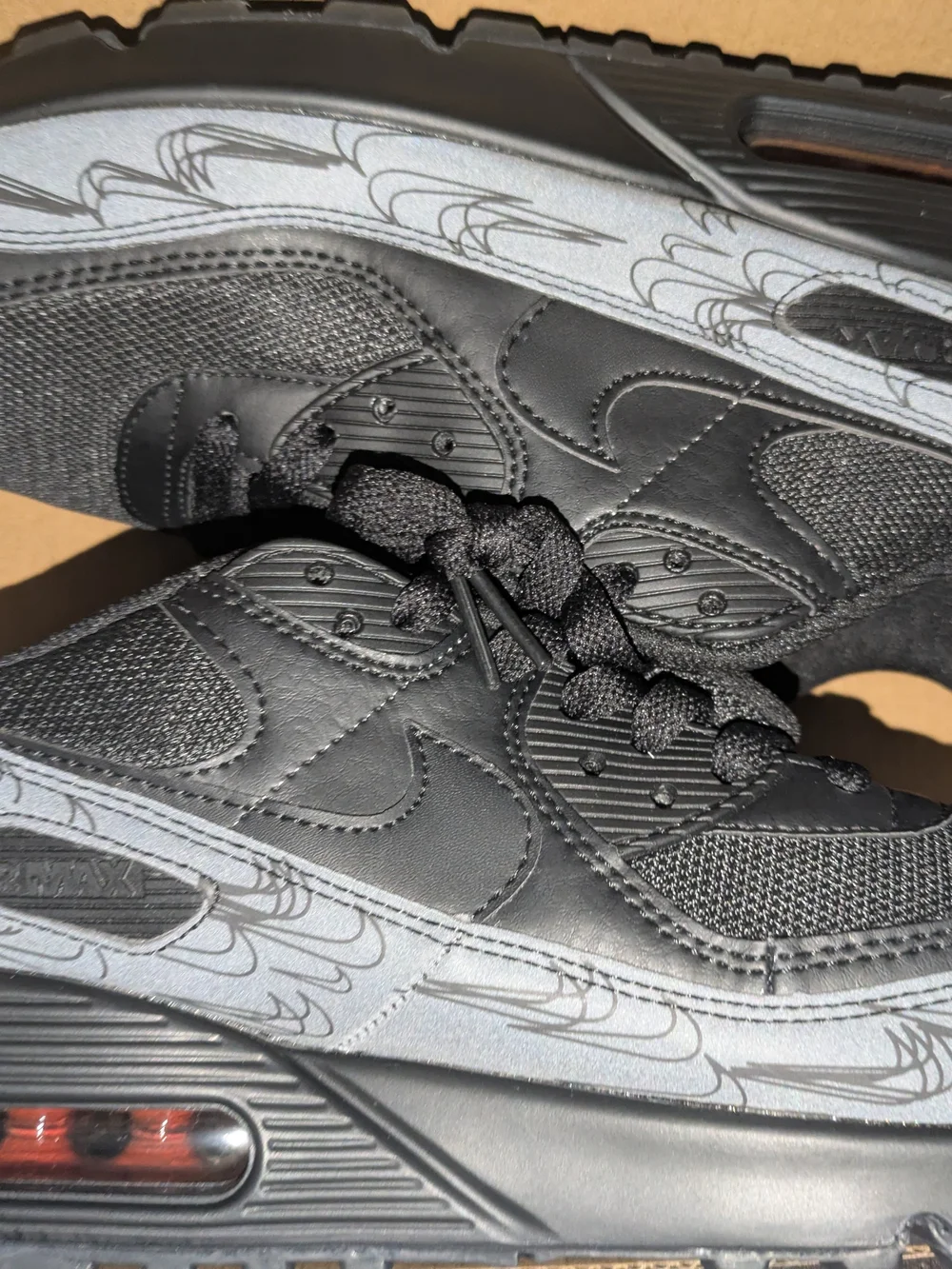 Nike Air Max Men's Black Low-Top Sneakers Size 11 New In Box.